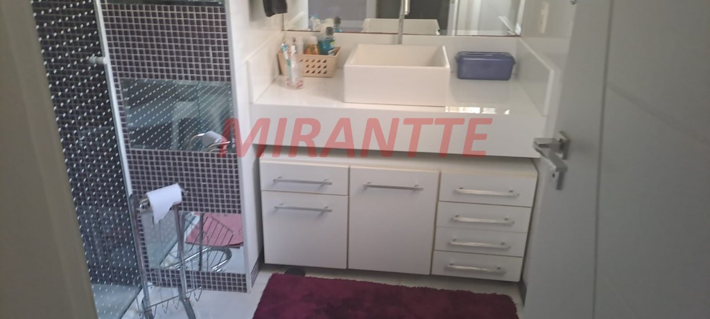 Sobrado de 791m² com 4 quartos em Água Fria