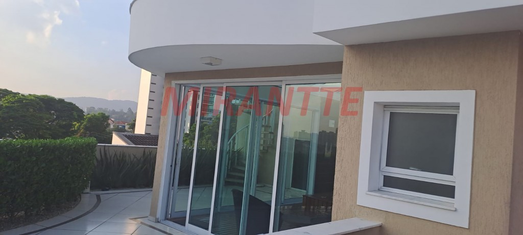 Sobrado de 791m² com 4 quartos em Água Fria