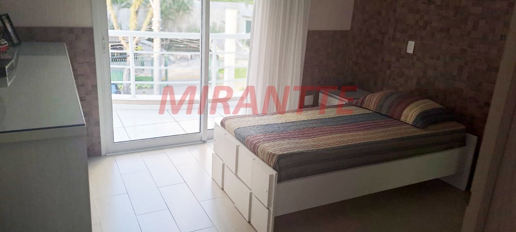 Sobrado de 791m² com 4 quartos em Água Fria