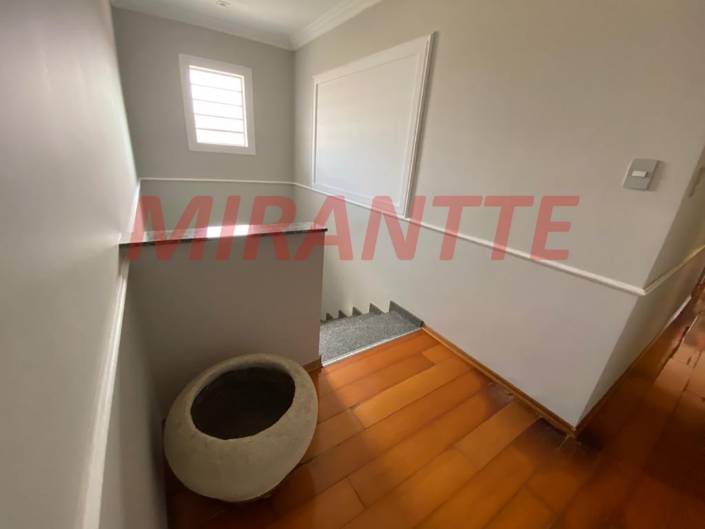 Sobrado de 247m² com 3 quartos em Vila Santa Terezinha