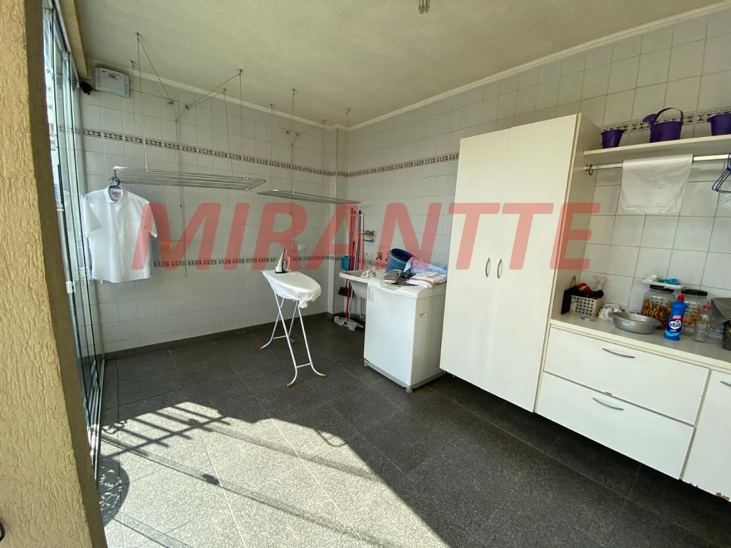 Sobrado de 247m² com 3 quartos em Vila Santa Terezinha