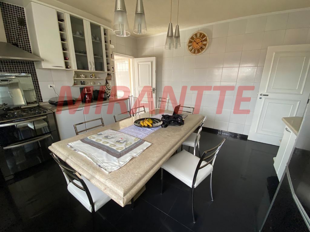 Sobrado de 247m² com 3 quartos em Vila Santa Terezinha