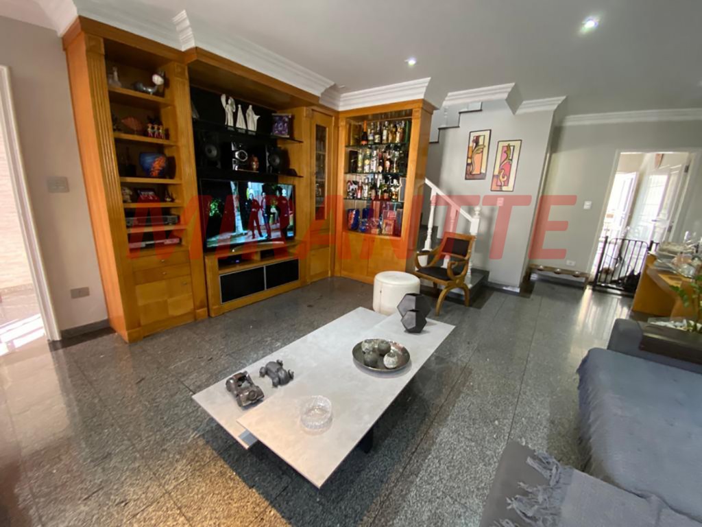 Sobrado de 247m² com 3 quartos em Vila Santa Terezinha