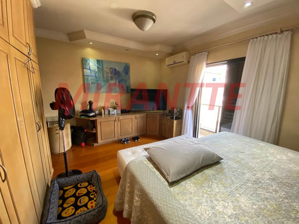 Sobrado de 247m² com 3 quartos em Vila Santa Terezinha