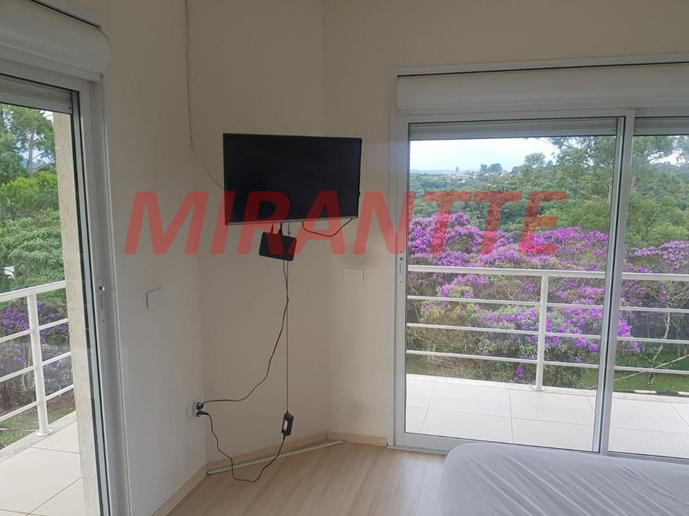 Sobrado de 490m² com 4 quartos em Serra da Cantareira