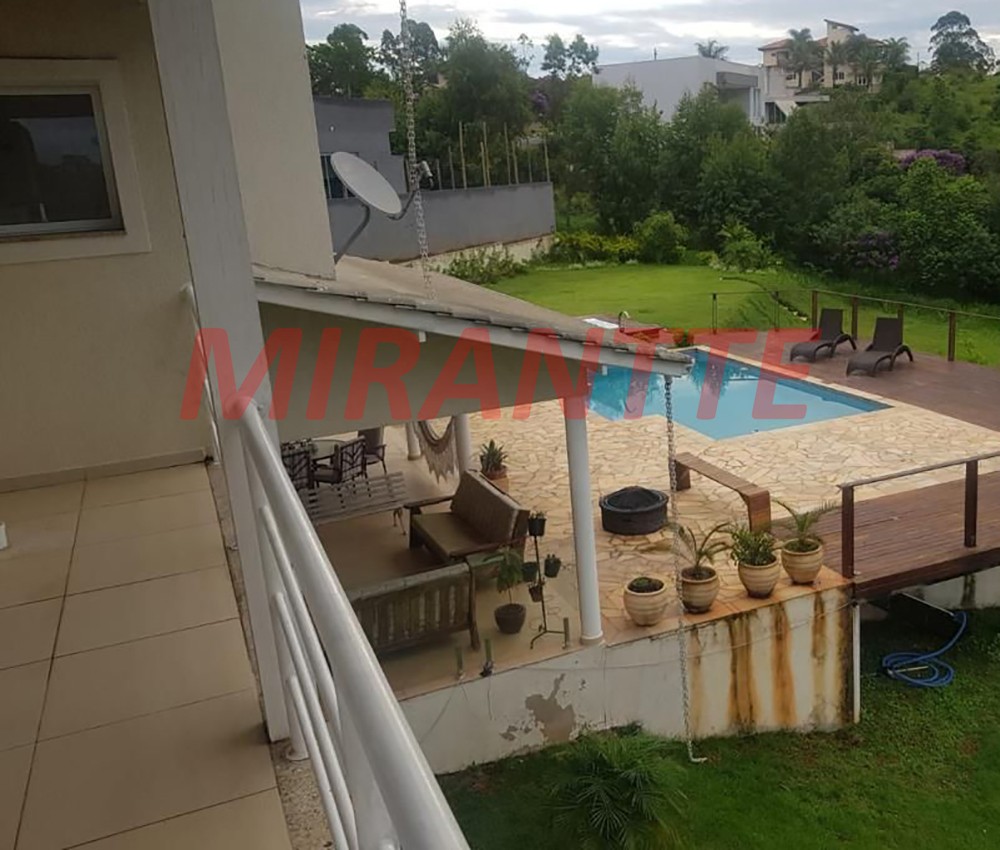Sobrado de 490m² com 4 quartos em Serra da Cantareira