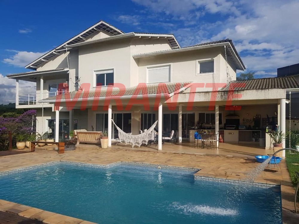 Sobrado de 490m² com 4 quartos em Serra da Cantareira