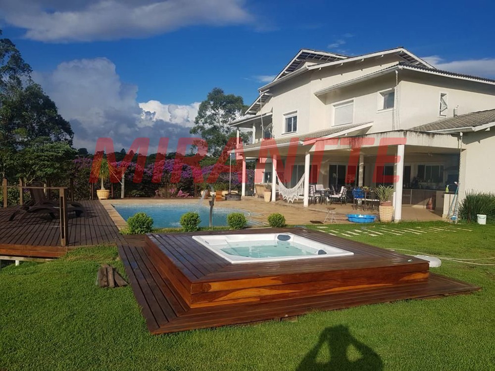 Sobrado de 490m² com 4 quartos em Serra da Cantareira