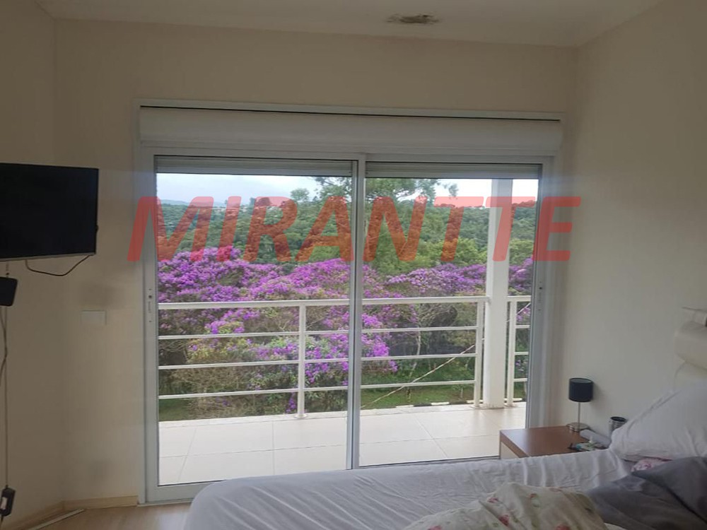 Sobrado de 490m² com 4 quartos em Serra da Cantareira