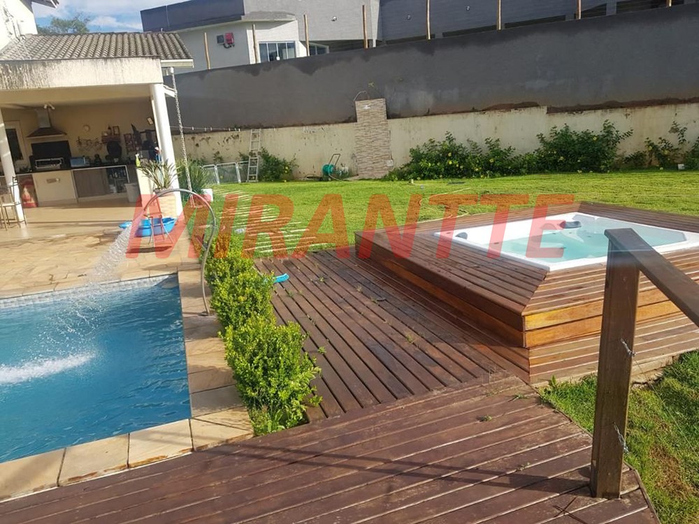 Sobrado de 490m² com 4 quartos em Serra da Cantareira