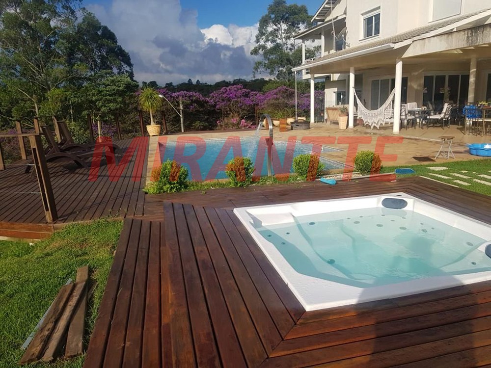 Sobrado de 490m² com 4 quartos em Serra da Cantareira