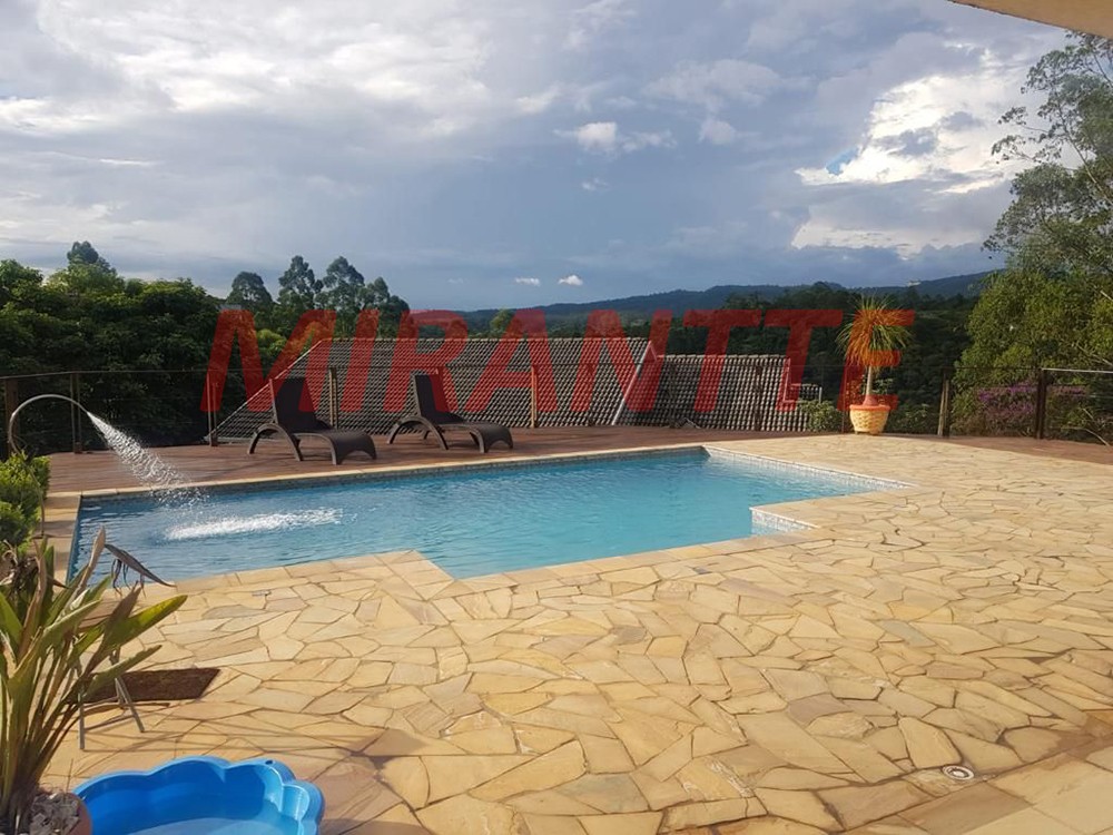 Sobrado de 490m² com 4 quartos em Serra da Cantareira