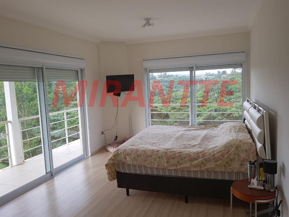 Sobrado de 490m² com 4 quartos em Serra da Cantareira