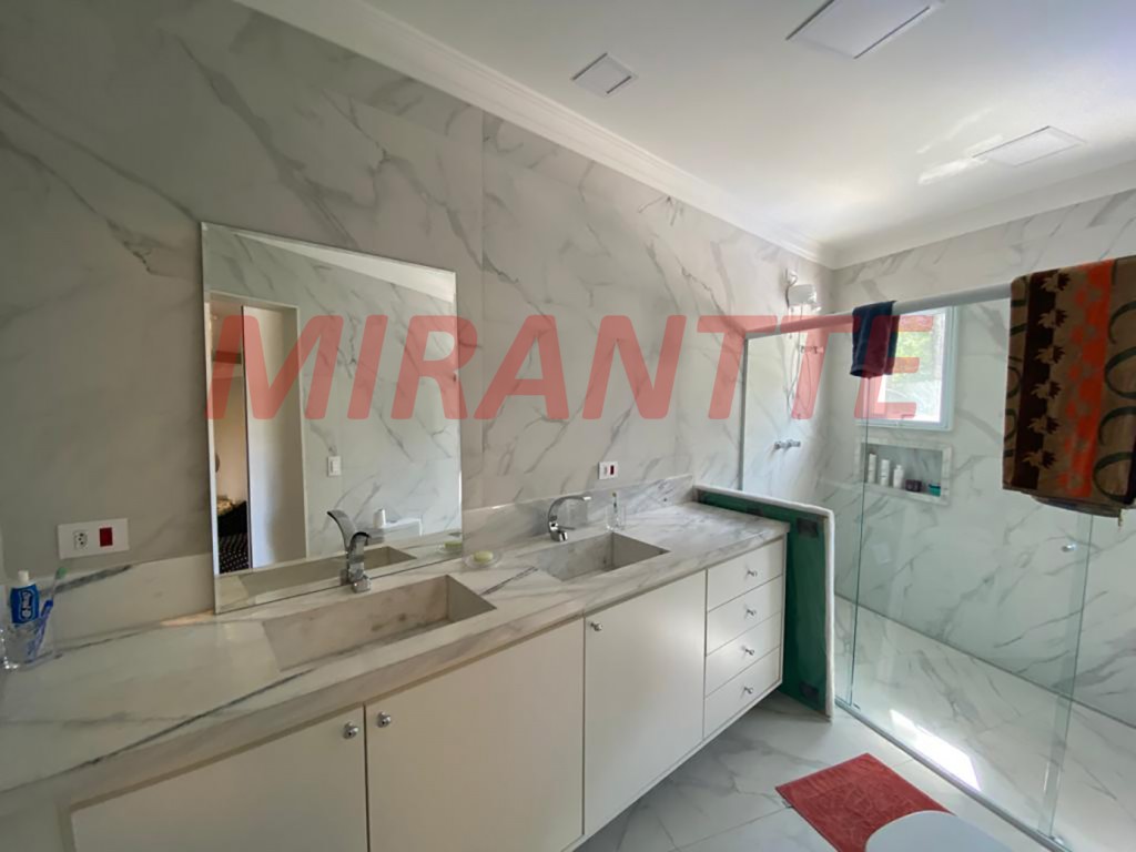 Cond. fechado de 293m² com 4 quartos em Serra Da Cantareira