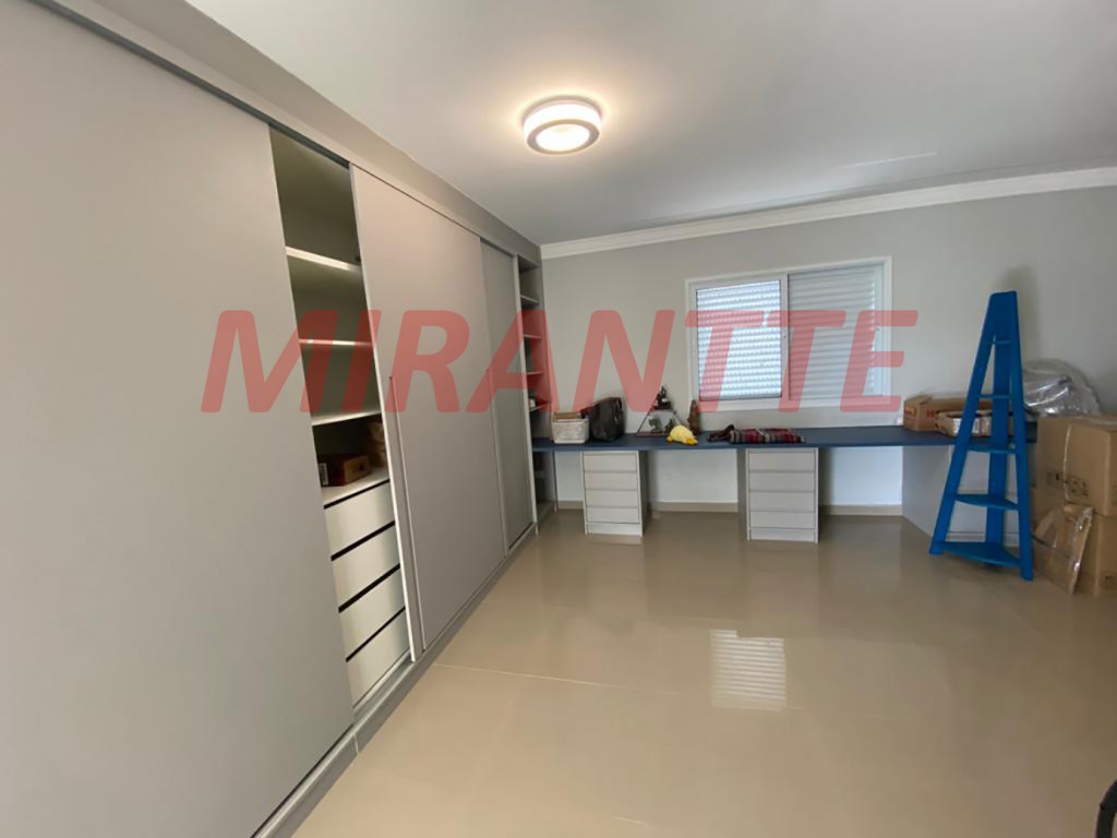 Cond. fechado de 293m² com 4 quartos em Serra Da Cantareira