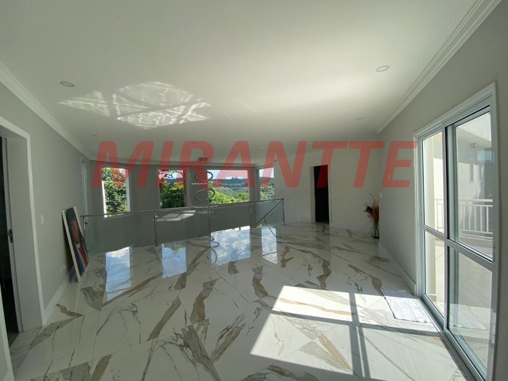 Cond. fechado de 293m² com 4 quartos em Serra Da Cantareira
