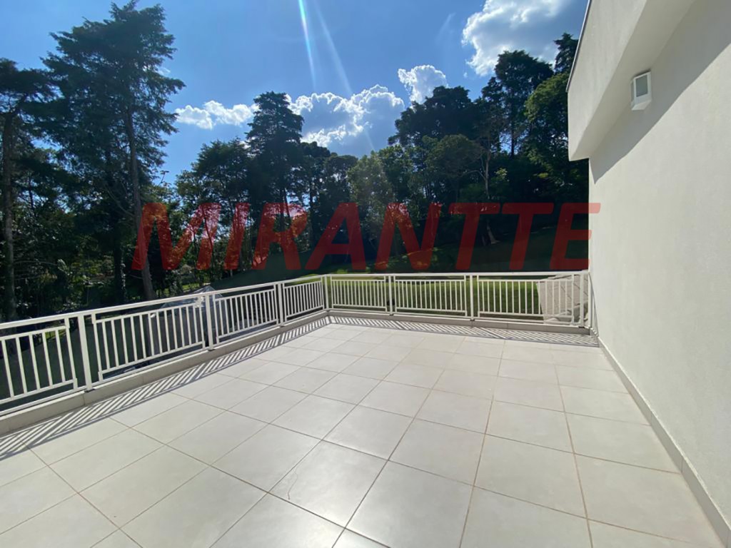 Cond. fechado de 293m² com 4 quartos em Serra Da Cantareira