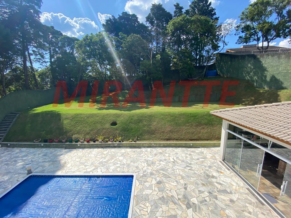 Cond. fechado de 293m² com 4 quartos em Serra Da Cantareira