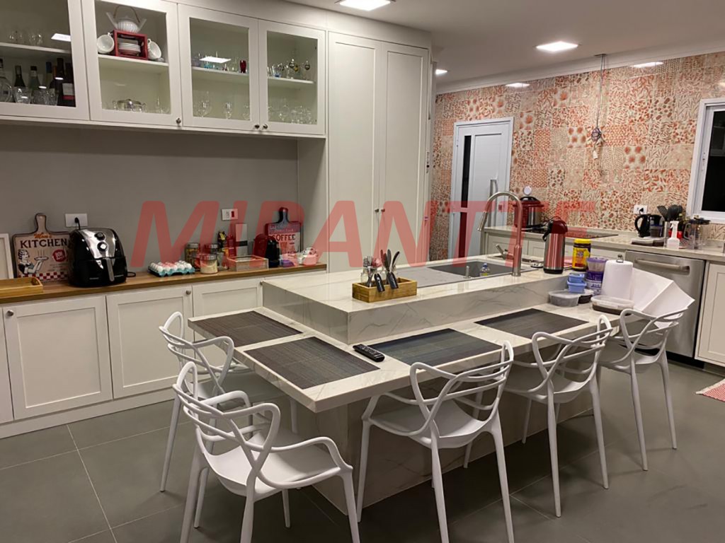 Cond. fechado de 293m² com 4 quartos em Serra Da Cantareira