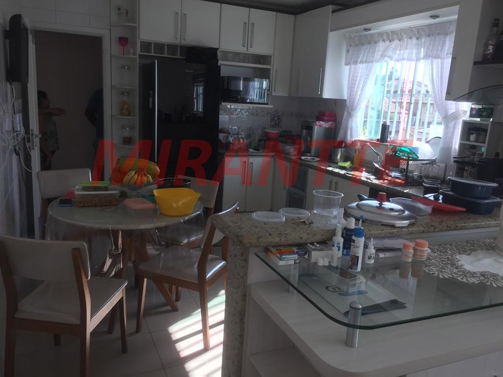 Sobrado de 412m² com 4 quartos em Vila Santa Teresinha