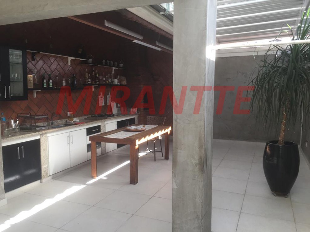 Sobrado de 412m² com 4 quartos em Vila Santa Teresinha