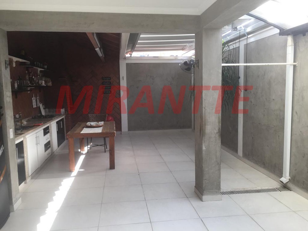 Sobrado de 412m² com 4 quartos em Vila Santa Teresinha