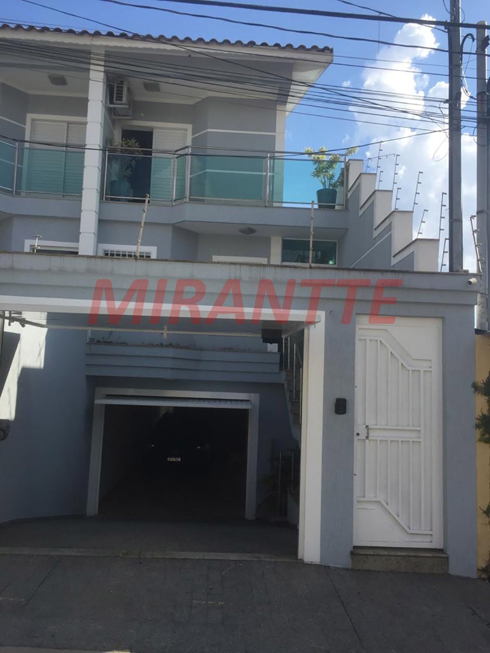 Sobrado de 412m² com 4 quartos em Vila Santa Teresinha