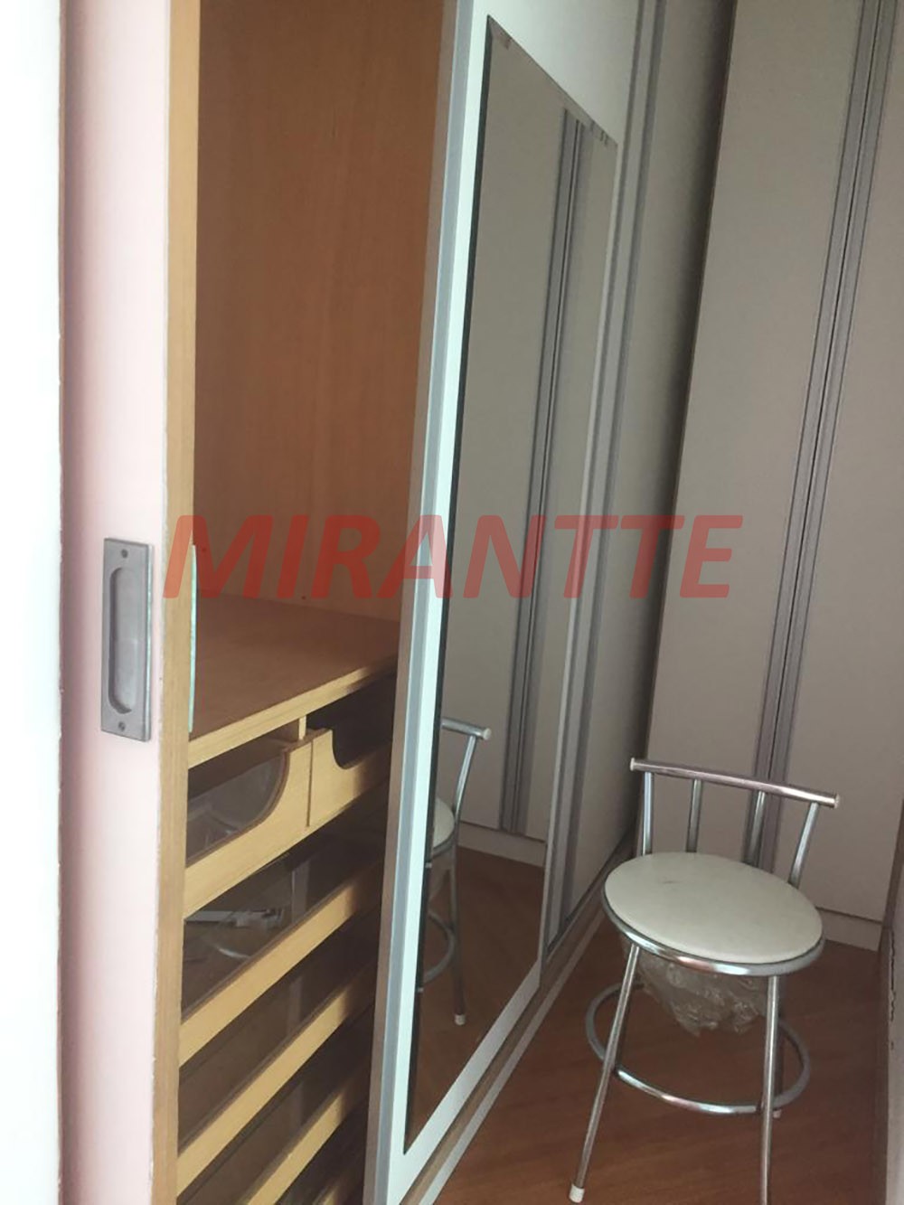Sobrado de 412m² com 4 quartos em Vila Santa Teresinha