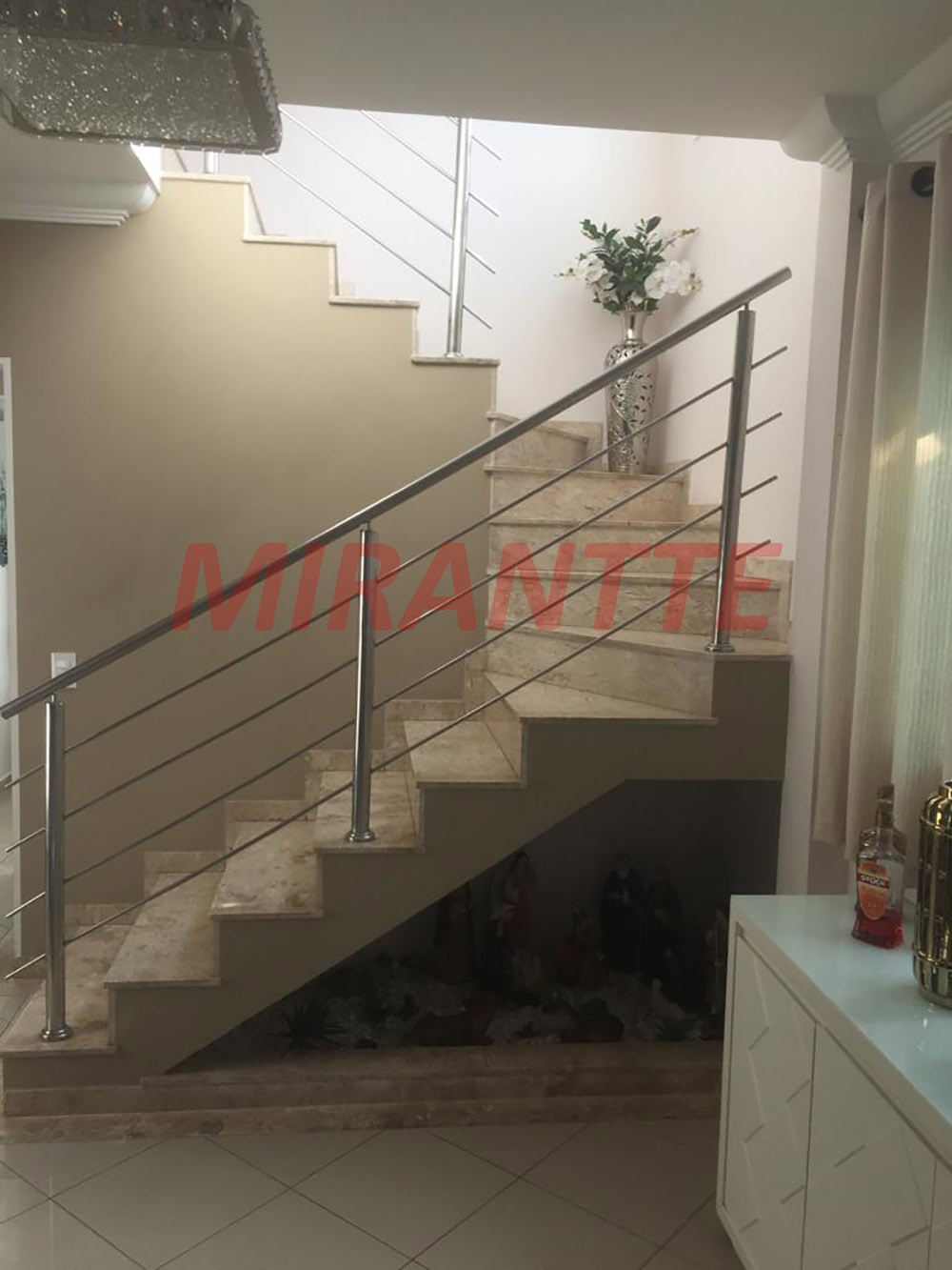 Sobrado de 412m² com 4 quartos em Vila Santa Teresinha