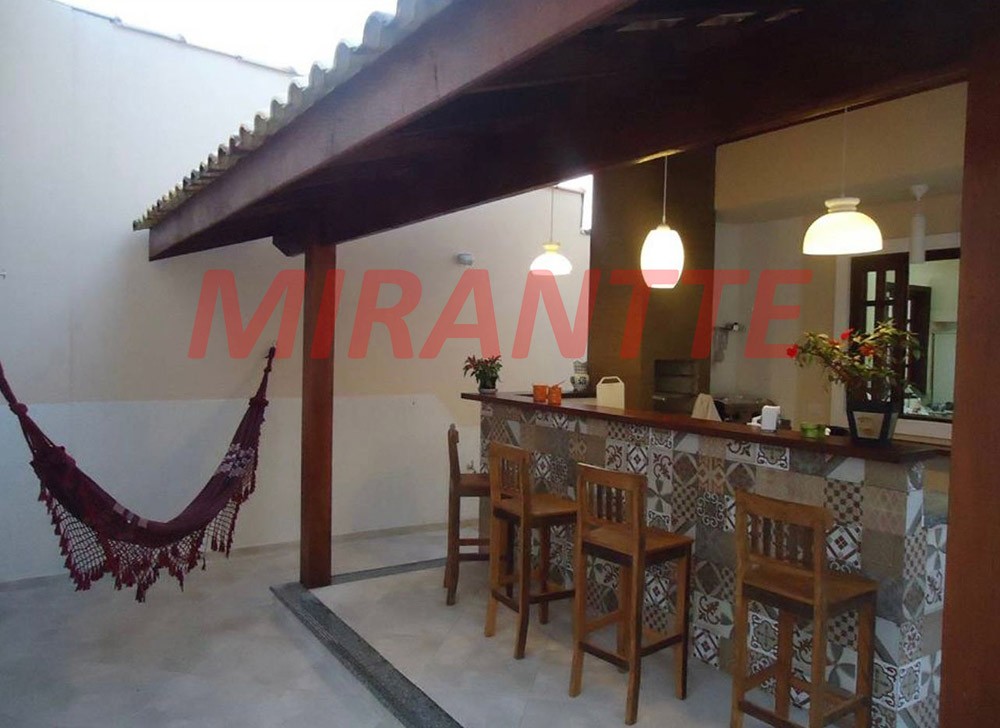Sobrado de 177m² com 4 quartos em CENTRO