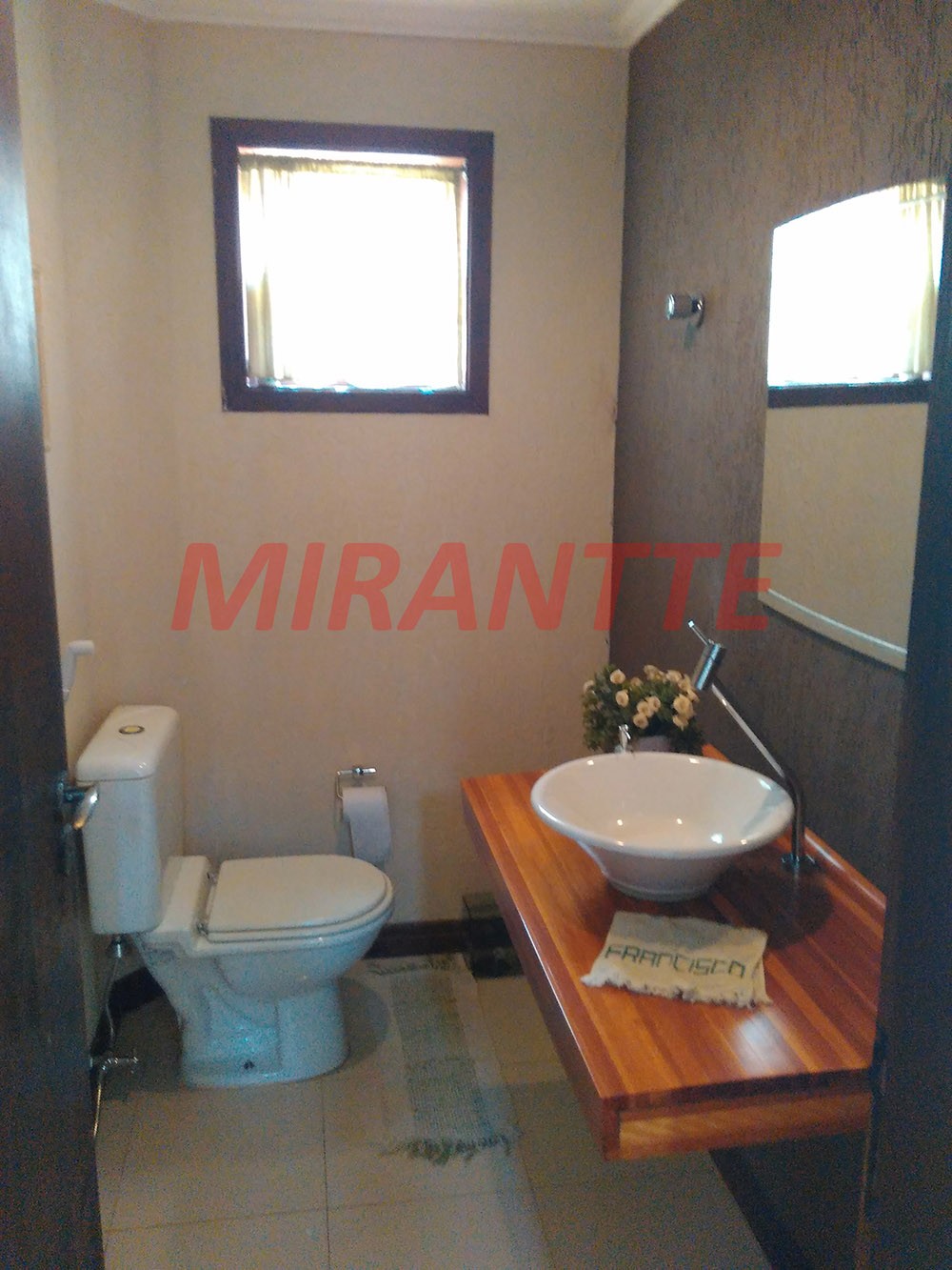 Sobrado de 177m² com 4 quartos em CENTRO