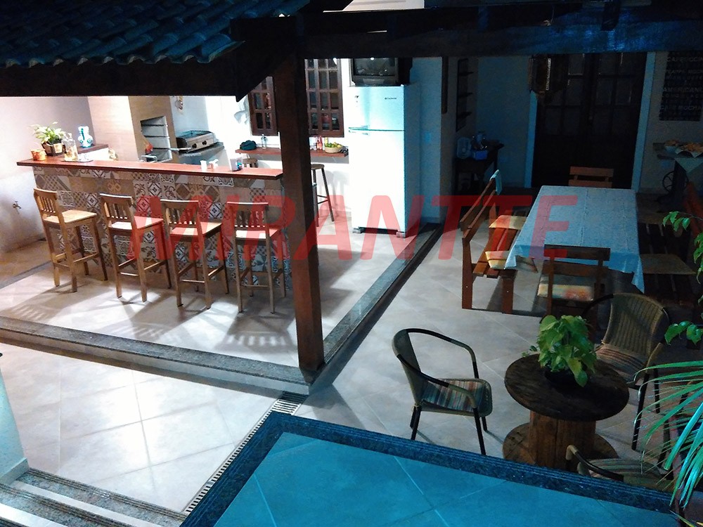 Sobrado de 177m² com 4 quartos em CENTRO