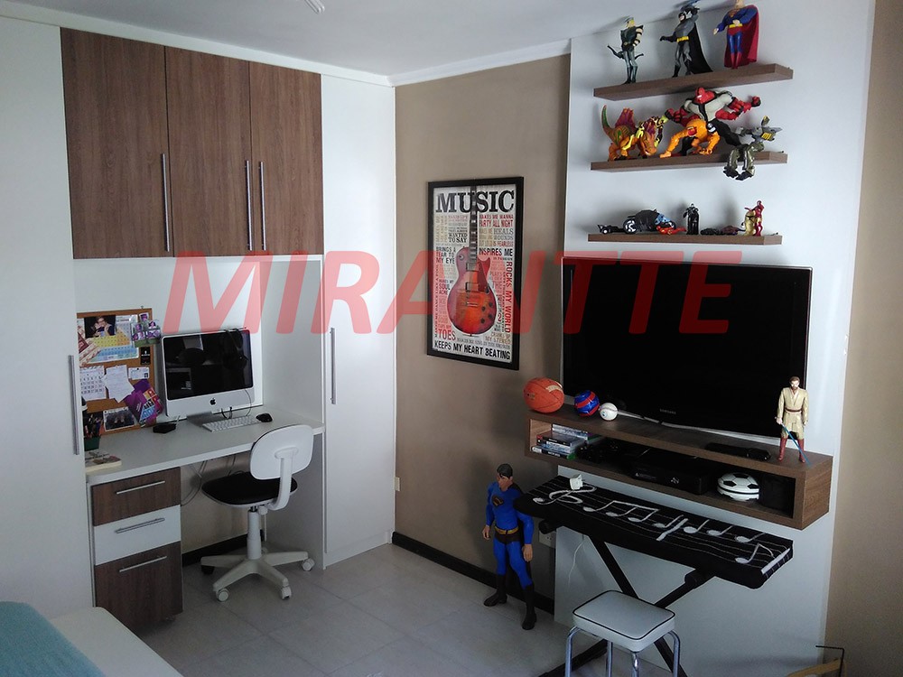 Sobrado de 177m² com 4 quartos em CENTRO