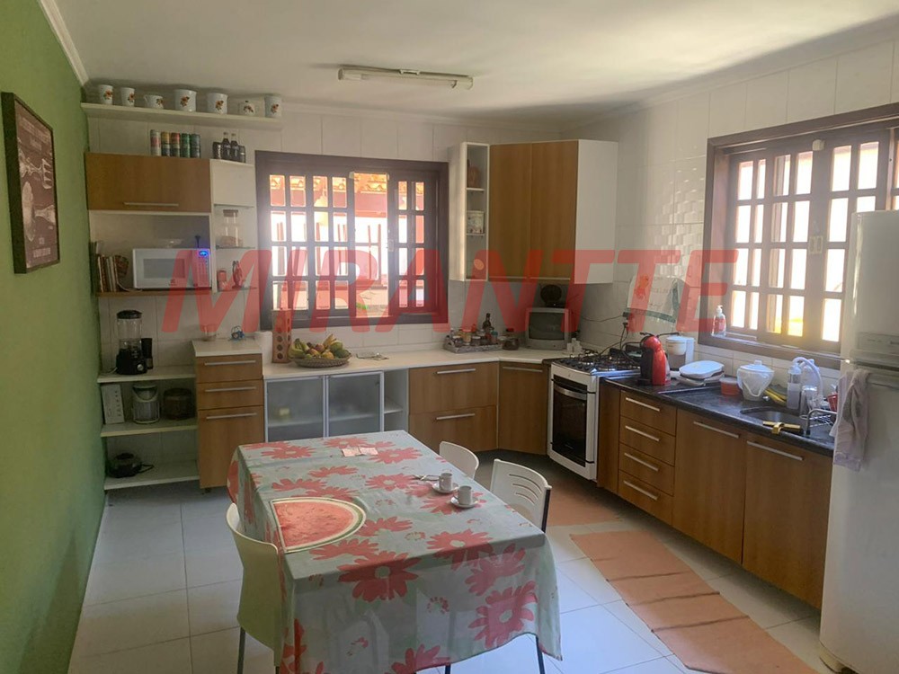 Sobrado de 177m² com 4 quartos em CENTRO