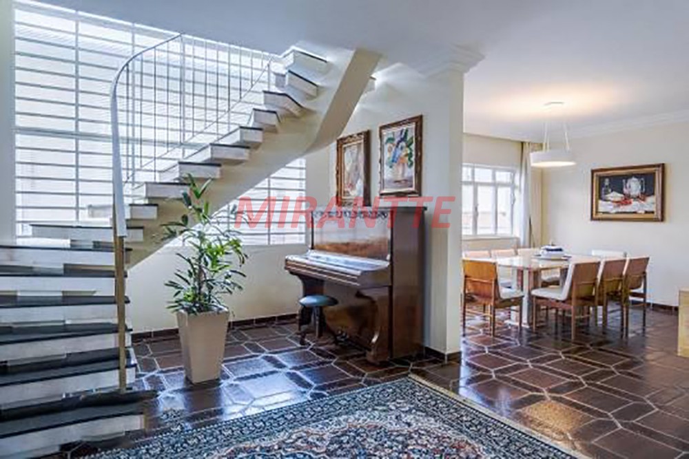 Sobrado de 280m² com 4 quartos em Jardim São Bento