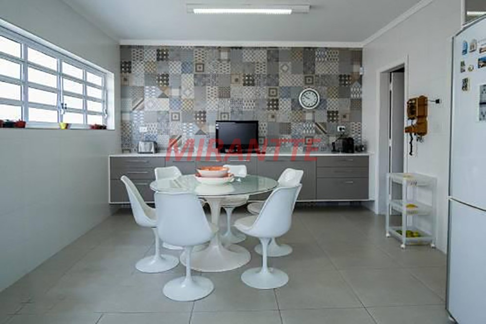 Sobrado de 280m² com 4 quartos em Jardim São Bento