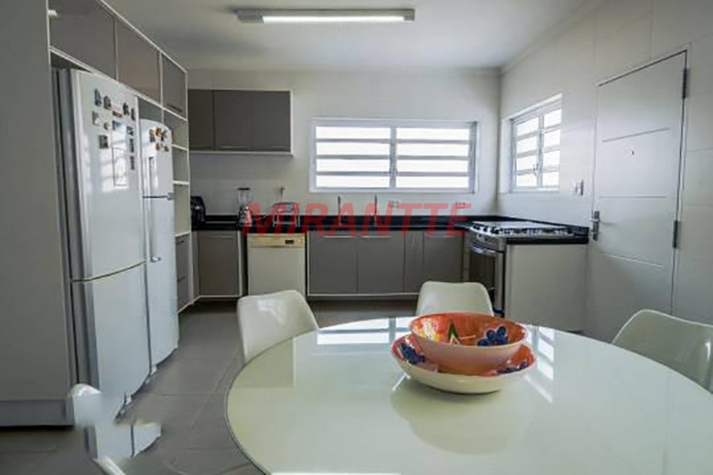 Sobrado de 280m² com 4 quartos em Jardim São Bento