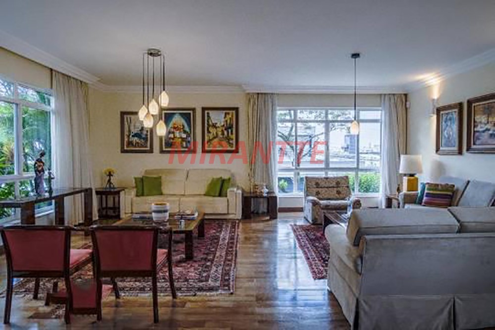 Sobrado de 280m² com 4 quartos em Jardim São Bento