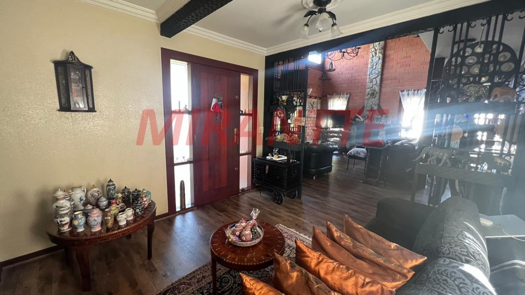 Sobrado de 308m² com 4 quartos em Serra Da Cantareira