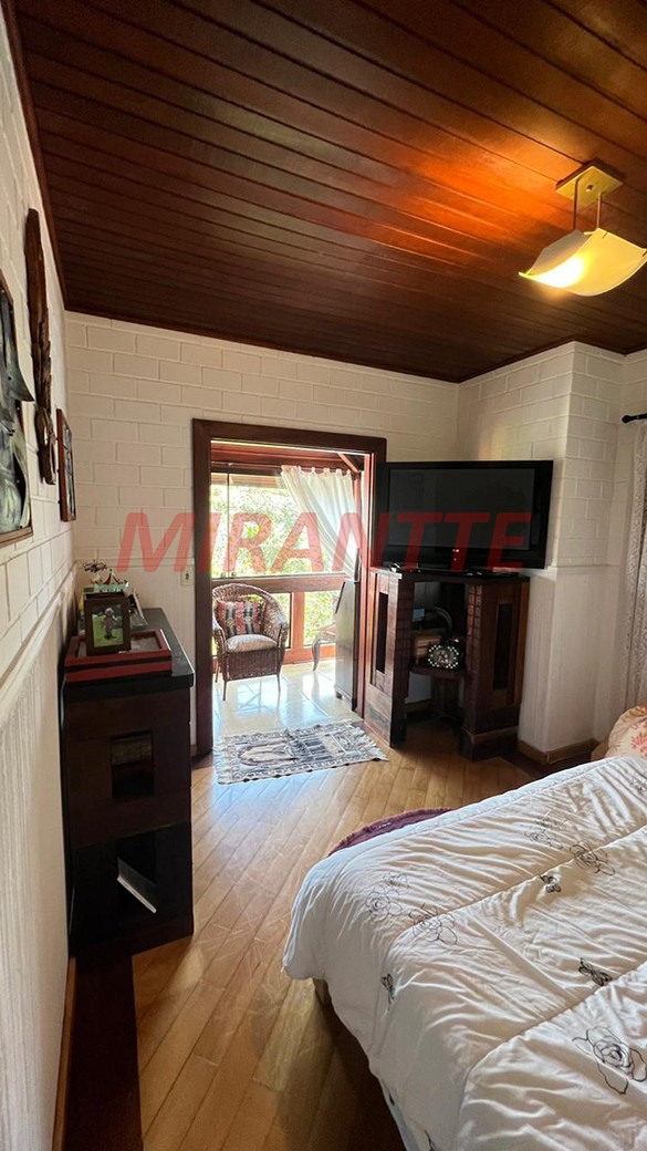 Sobrado de 308m² com 4 quartos em Serra Da Cantareira