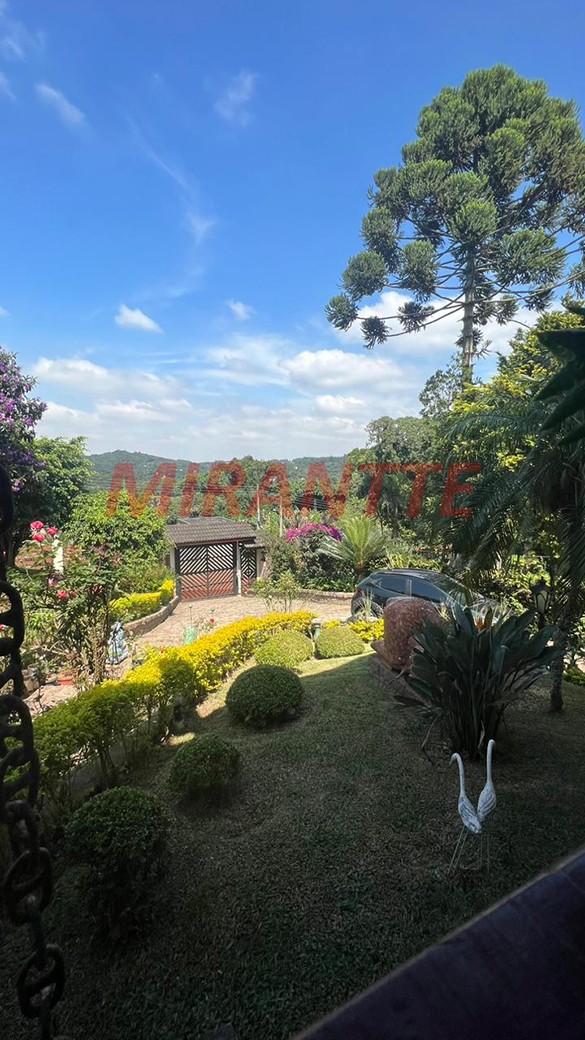 Sobrado de 308m² com 4 quartos em Serra Da Cantareira