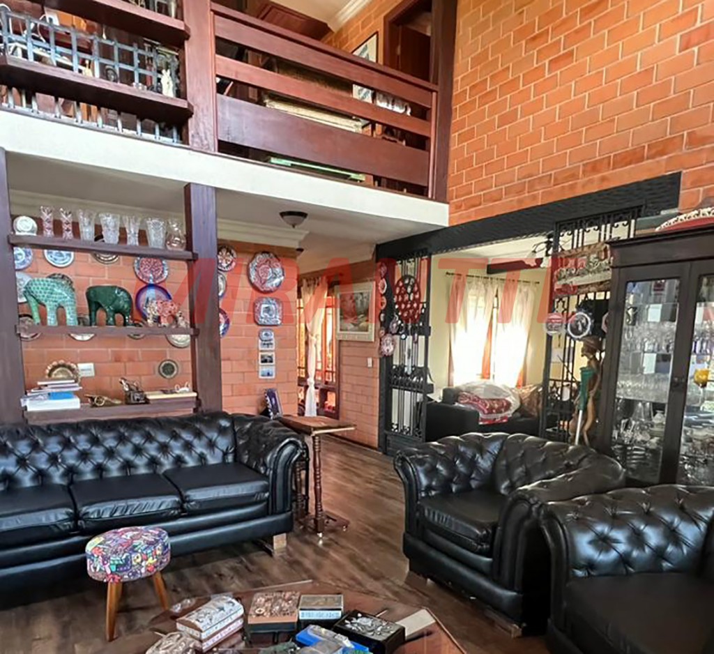 Sobrado de 308m² com 4 quartos em Serra Da Cantareira