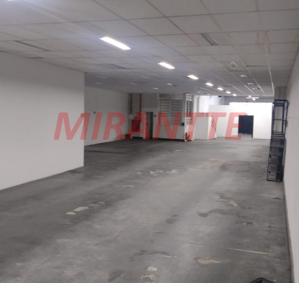 Galpao de 2892m² em Santana