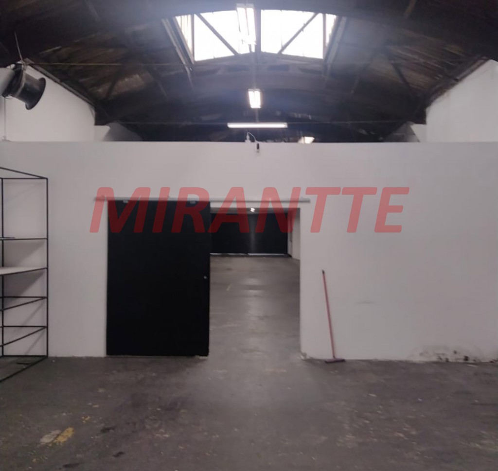 Galpao de 2892m² em Santana