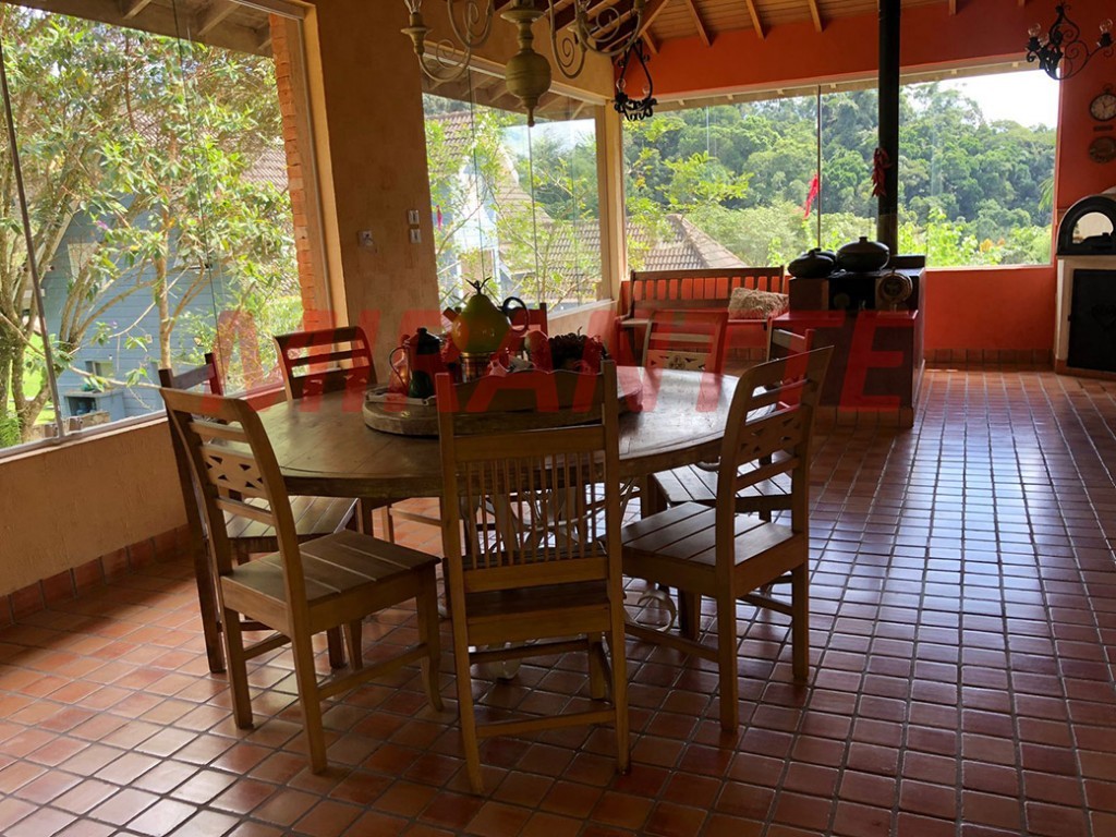 Sobrado de 310m² com 3 quartos em Serra da Cantareira