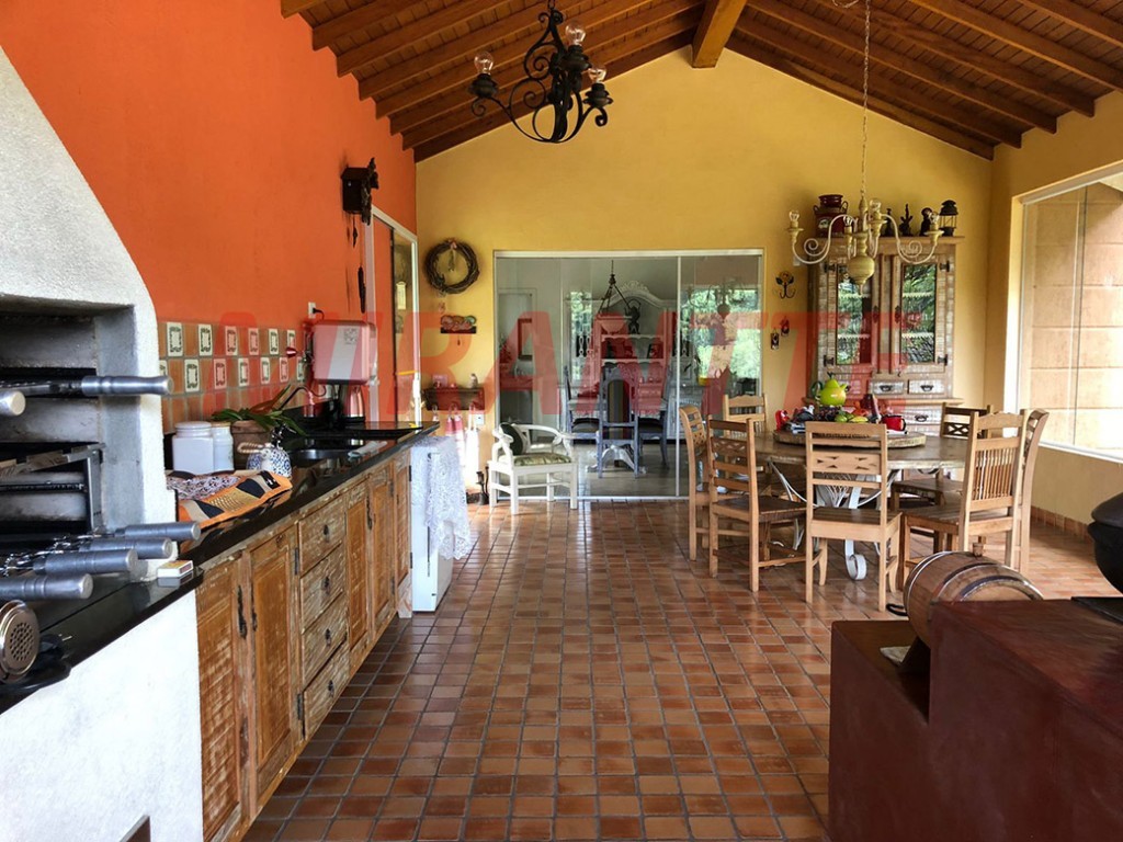 Sobrado de 310m² com 3 quartos em Serra da Cantareira