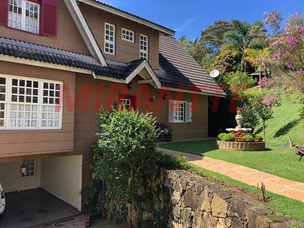 Sobrado de 310m² com 3 quartos em Serra da Cantareira