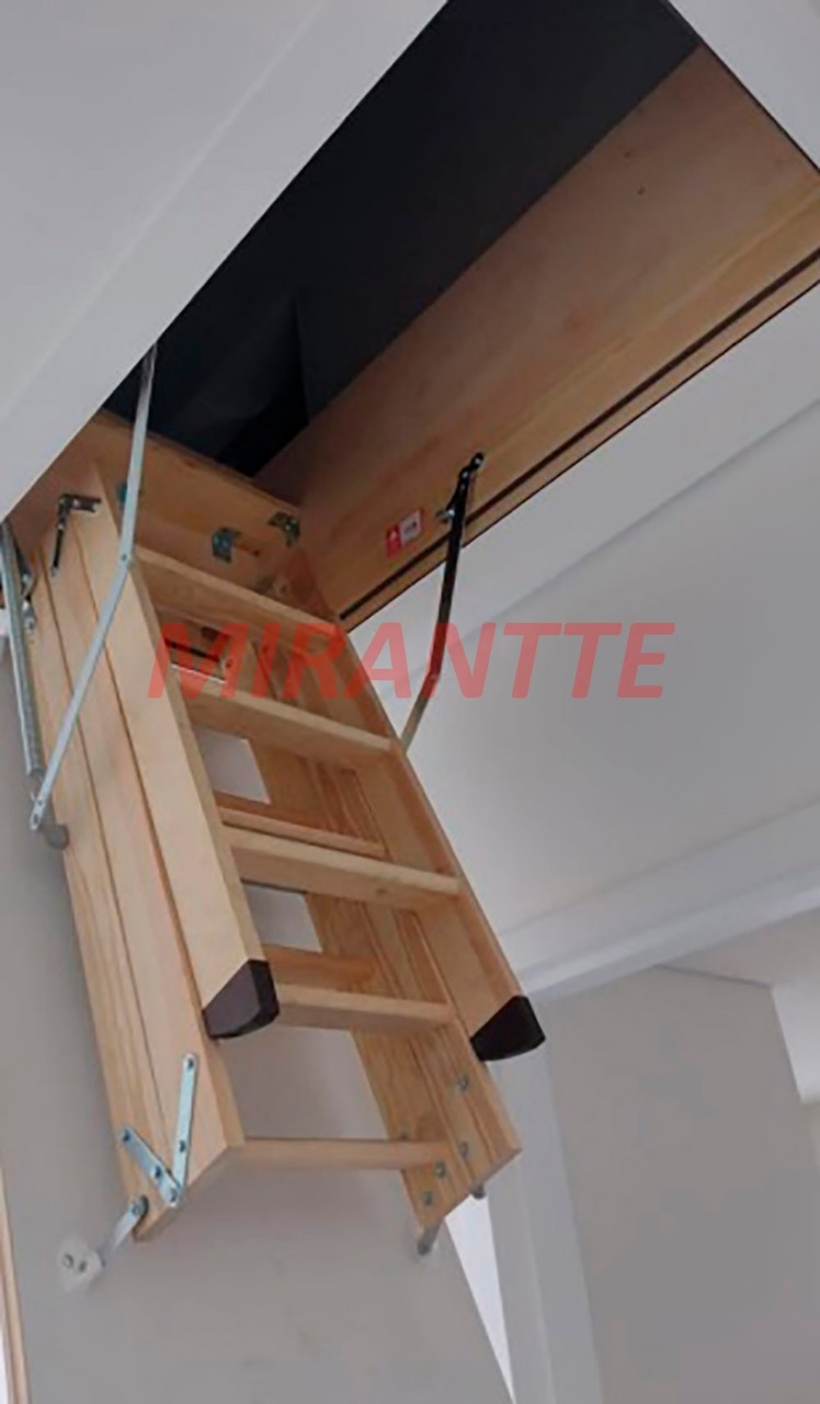 Sobrado de 220m² com 3 quartos em Jardim Guapíra