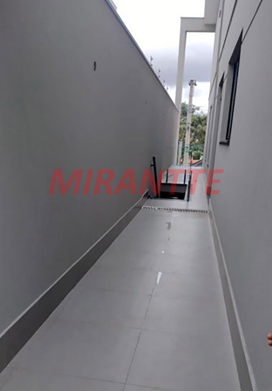 Sobrado de 220m² com 3 quartos em Jardim Guapíra