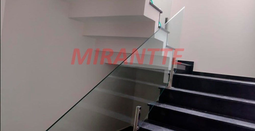Sobrado de 220m² com 3 quartos em Jardim Guapíra